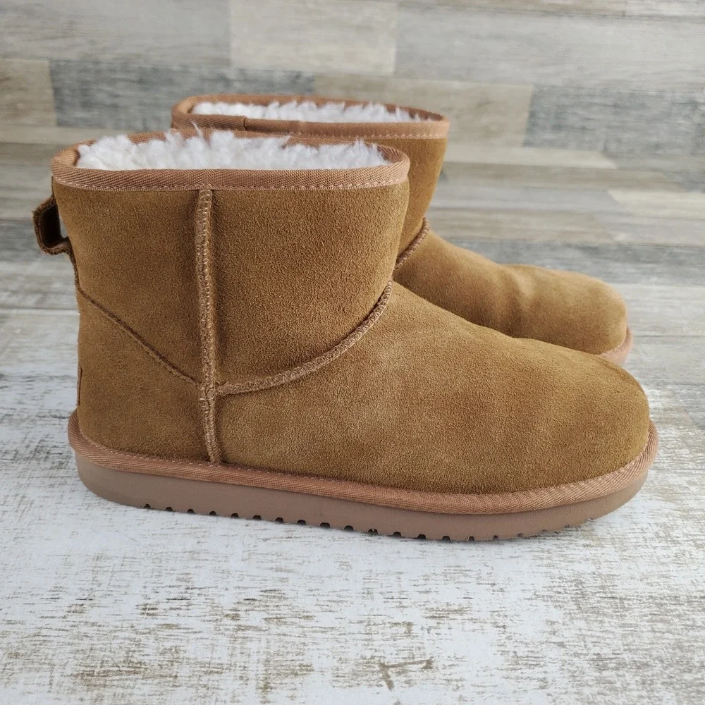 Koolaburra by UGG Koola Mini II Womens Boots Sz 9 Chestnut Suede Slip On Mid Top